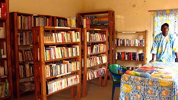 Adeane et son bibliothècaire Pierre Gomis