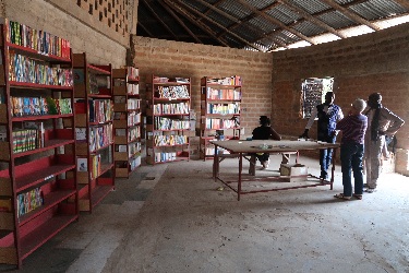 Thionk Essyl Bibliothèque Lire en Afrique